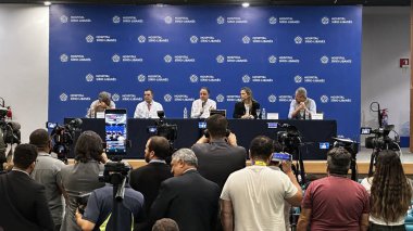 Sao paulo (sp), Brazil 12/12/2024 - cardiologist roberto kalil filho (c) gives a press conference on the health status of the president of the republic of brazil luiz inacio lula da silva (oslaim brito / thenews2) clipart