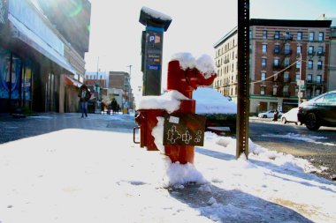 New York 'ta kışın ilk günü kar yağışı. 21 Aralık 2024, New York, ABD: New York şehri kışın ilk günü kar yağışı ile kaplandı. (niyi fote / the new ws2)