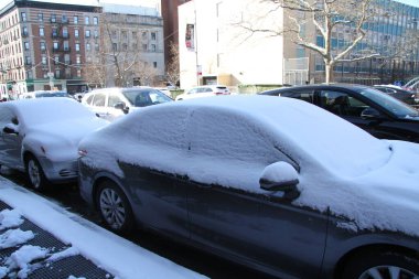 New York 'ta kışın ilk günü kar yağışı. 21 Aralık 2024, New York, ABD: New York şehri kışın ilk günü kar yağışı ile kaplandı. (niyi fote / the new ws2)