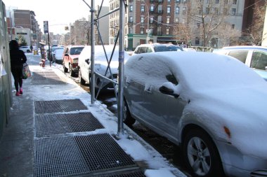 New York 'ta kışın ilk günü kar yağışı. 21 Aralık 2024, New York, ABD: New York şehri kışın ilk günü kar yağışı ile kaplandı. (niyi fote / the new ws2)