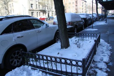 New York 'ta kışın ilk günü kar yağışı. 21 Aralık 2024, New York, ABD: New York şehri kışın ilk günü kar yağışı ile kaplandı. (niyi fote / the new ws2)