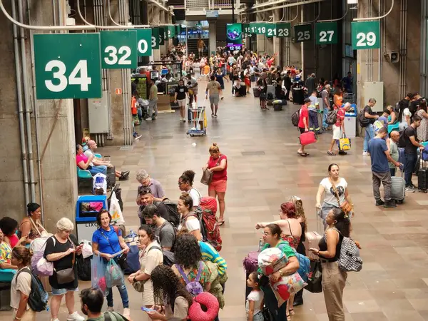 Sao Paulo (SP), Brezilya 12 / 21 / 2024 kalkış / hareket / otobüs durağı / SP hareketi Tiete otobüs terminalinde, bu Cumartesi, 21 Aralık 2024. (Leco Viana / Newws2) 