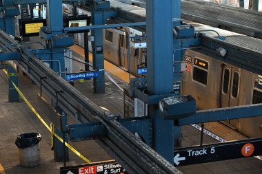 Bir kadın, Coney Island-Stillwell Bulvarı metro istasyonunda uyuyan bir adam tarafından ateşe verildikten sonra öldü (Kyle Mazza / the Newws2)
