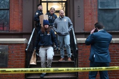 Manhattan, New York, ABD - 28 Aralık 2024: 35, Manhattan, New York 'un 49. caddesindeki Hells Kitchen bölümünde vurularak öldürüldü. Cumartesi sabahı saat 2: 54 sularında polis 332 Batı 'ya intikal etti. (Kyle Mazza / Newws2)