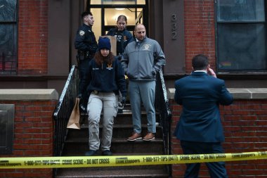 Manhattan, New York, ABD - 28 Aralık 2024: 35, Manhattan, New York 'un 49. caddesindeki Hells Kitchen bölümünde vurularak öldürüldü. Cumartesi sabahı saat 2: 54 sularında polis 332 Batı 'ya intikal etti. (Kyle Mazza / Newws2)