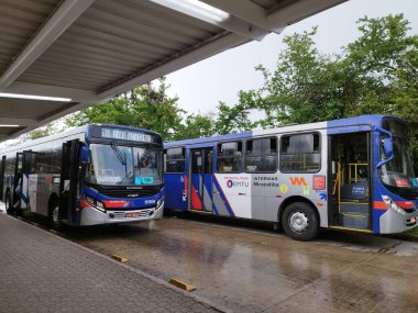 Sao Paulo (sp), 12 / 30 / 2024 - ulaşım / otobüs / fare / emtu - Pazartesi öğleden sonra Sao Paulo 'nun güney bölgesindeki emtu capao redondo terminalinde yolcu hareketi. (Leandro Chemalle / Yeniler 2) 