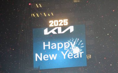 December 31, 2024, new york, usa: people from all over the world gathered to watch new year's eve celebrations at times square amid rainfall and with performances from different artists (niyi fote / thenews2)