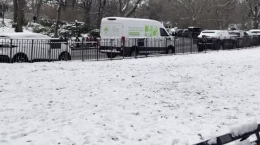 Central Park 'ta kar yağışıyla birlikte kışın ilk günü. 21 Aralık 2024, New York, ABD: New York şehri kışın ilk günü Central Park 'ta kar taneleriyle kaplandı. (niyi fote / the new ws2)