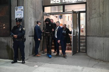 24 yaşındaki Jaia Cruz, Harlem, Manhattan, New York 'ta bir şarküteride çalışan bir postacıyı bıçaklayarak öldürmekle suçlandıktan sonra New York Polis Teşkilatı tarafından kelepçelenmiş ve 28' inci bölgeden nakledilmişti. Perşembe, 2 Ocak 2024