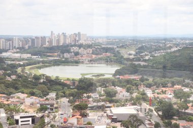 Curitiba (Pr), Brezilya 06 / 01 / 2025 - Curitiba 'nın panoramik kulesinde hareket, parana başkentinin turistik merkezlerinden biri, bu gösteri 100 metreden yüksek bir kule (edson de souza / theenews2)