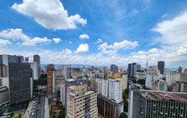 Sao Paulo (SP), Brezilya 01 / 07 / 2025 - Sao Paulo şehri karanlık ve bu Salı öğleden sonra, 7 Ocak 2025 tarihinde, Bela Vista mahallesinde birçok bulut var. (Leco Viana / Newws2) 