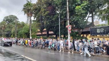 Sao Paulo, Brezilya 01 / 26 / 2025 - binlerce taraftar 21 pilot gösterisi için Allianz Parque 'ın kapısında kuyruğa girdi. Hat, 26. Pazar günü öğleden sonra West Plaza alışveriş merkezi ve Agua Branca parkını geçerek uzanır (Leandro chemalle / the new ws2)