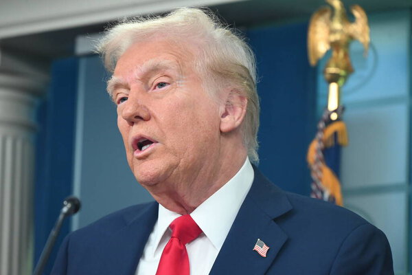 Washington, DC, USA: January 30, 2025 - President of USA Donald Trump speaks at presidential news conference on mid-air collision between u.s. Army helicopter and american airlines regional jet that left no survivors in james s.(Kyle Mazza/Thenews2) 