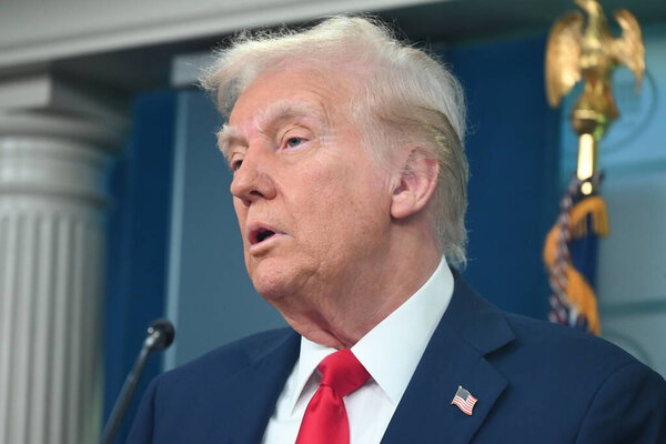 Washington, DC, USA: January 30, 2025 - President of USA Donald Trump speaks at presidential news conference on mid-air collision between u.s. Army helicopter and american airlines regional jet that left no survivors in james s.(Kyle Mazza/Thenews2) 