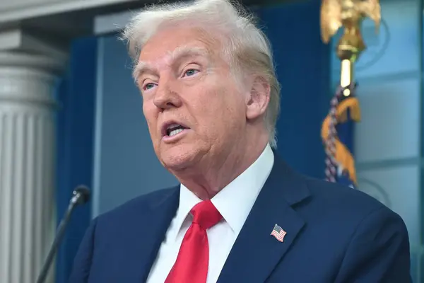 Washington, DC, ABD: 30 Ocak 2025 - ABD Başkanı Donald Trump, ABD Hava Kuvvetleri ve Amerikan Hava Yolları bölgesel jeti arasında gerçekleşen ve James 'te kurtulan kimse kalmadığı başkanlık hava-hava çarpışması konulu basın toplantısında konuştu. (Kyle Mazza / Thenews2)) 