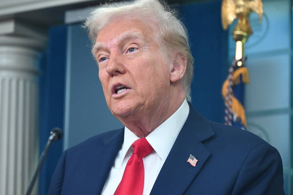 Washington, DC, USA: January 30, 2025 - President of USA Donald Trump speaks at presidential news conference on mid-air collision between u.s. Army helicopter and american airlines regional jet that left no survivors in james s.(Kyle Mazza/Thenews2) 