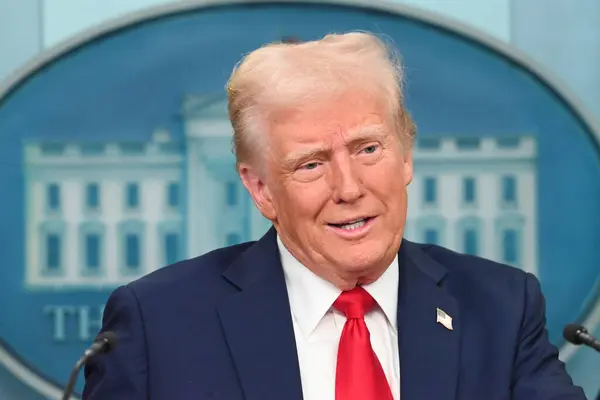 Washington, DC, ABD: 30 Ocak 2025 - ABD Başkanı Donald Trump, ABD Hava Kuvvetleri ve Amerikan Hava Yolları bölgesel jeti arasında gerçekleşen ve James 'te kurtulan kimse kalmadığı başkanlık hava-hava çarpışması konulu basın toplantısında konuştu. (Kyle Mazza / Thenews2)) 