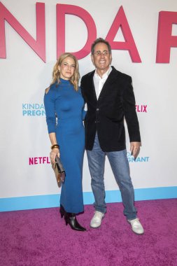 3 Şubat 2025, New York, New York, ABD: (I-r) Jessica Seinfeld ve Jerry Seinfeld Netflix 'in Paris Tiyatrosu' nda (M10 'lar / Thenews2)