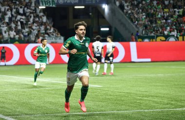 Sao Paulo (sp), Brezilya 02 / 06 / 2025 - Palmeiras 'lı oyuncu Mauricio golünü atıyor ve 2025 paulista futbol şampiyonasının 7. turu için geçerli olan Palmeiras ve Corinthians arasındaki maçtaki golünü kutluyor (leco viana / thenews2)