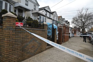 NYPD, Ozone Park, Queens, New York 'ta bir gecede gerçekleşen 64 yaşındaki Juliet Kashidas-Singh cinayetini araştırıyor. 28 Şubat 2025 Cuma, Ozone Park, Queens, New York, ABD (Kyle Mazza / thews2)