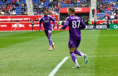 2025 mls normal sezon. 15 Mart 2025, Harrison, New Jersey, ABD: Pasalic (Orlando City # 87), New York Red Bull ve Orlando City Sc (niyi fote / theenews2) arasındaki futbol maçı sırasında takım arkadaşlarıyla birlikte amacını kutlar.)