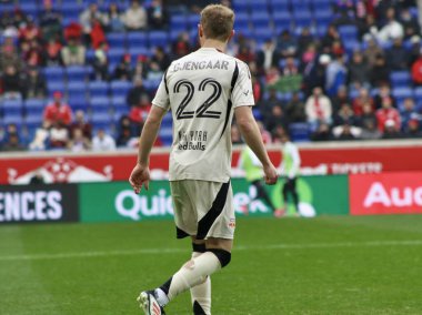 2025 mls normal sezon: 15 Mart 2025, Harrison, New Jersey, ABD: Dennis GjAttenar (Red Bull # 22), New York Red Bull ve Orlando City Sc (niyi fote / theenews2) arasındaki futbol maçı sırasında takım arkadaşlarıyla birlikte amacını kutlar.)