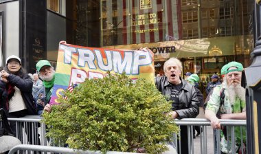 17 Mart 2025, New York, ABD: 264. Geleneksel New York Şehri Aziz Patricks Günü geçit töreni saat 11: 00 sıralarında başladı, Batı 44. Cadde ve 5. Cadde 'den (Niyi fote / the Newws2)