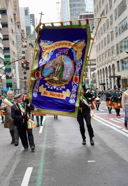 17 Mart 2025, New York, ABD: 264. Geleneksel New York Şehri Aziz Patricks Günü geçit töreni saat 11: 00 sıralarında başladı, Batı 44. Cadde ve 5. Cadde 'den (Niyi fote / the Newws2)