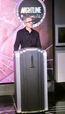 Juju Chang ve Byron Pitts, ABC News Nightline 'ın 45. yıldönümü kutlamalarında esB' yi aydınlatıyor. 28 Mart 2025, New York, ABD