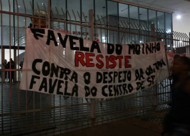 Sao Paulo (sp), Brezilya 04 / 15 / 2025 - Moinho favela sakinleri tarafından yapılan gösteri. Eylül 2024 'te yapılan duyuruda, Sao Paulo şehir meclisi önünde kenar mahallelerin Moinho parkına yol açması bekleniyor.