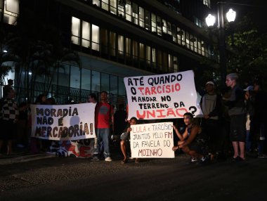 Sao Paulo (sp), Brezilya 04 / 15 / 2025 - Moinho favela sakinleri tarafından yapılan gösteri. Eylül 2024 'te yapılan duyuruda, Sao Paulo şehir meclisi önünde kenar mahallelerin Moinho parkına yol açması bekleniyor.