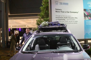 Subaru basın toplantısı 2025 New York Uluslararası Otomobil Fuarı 125 yıl. 16 Nisan 2025, New York, ABD: Subaru şirketinin başkanı ve CEO 'su, atsushi osaki ve jeff walters, Başkan & coo, Amerika' nın subarusu (niyi fote / thews2)