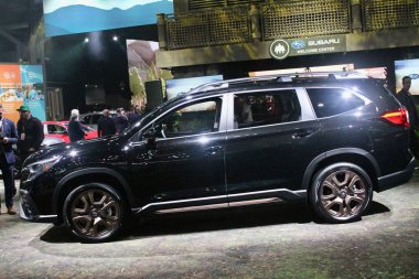 Subaru basın toplantısı 2025 New York Uluslararası Otomobil Fuarı 125 yıl. 16 Nisan 2025, New York, ABD: Subaru şirketinin başkanı ve CEO 'su, atsushi osaki ve jeff walters, Başkan & coo, Amerika' nın subarusu (niyi fote / thews2)