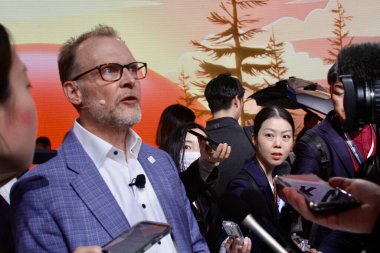 Subaru basın toplantısı 2025 New York Uluslararası Otomobil Fuarı 125 yıl. 16 Nisan 2025, New York, ABD: Subaru şirketinin başkanı ve CEO 'su, atsushi osaki ve jeff walters, Başkan & coo, Amerika' nın subarusu (niyi fote / thews2)