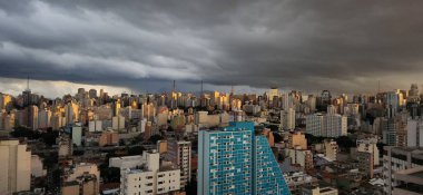 Sao Paulo (SP), Brezilya 04 / 19 / 2025 - Sao Paulo gökyüzünde çok sayıda bulut ve bu Cumartesi, 19 Nisan 2025 tarihinde merkez bölgede sağanak yağış bekleniyor. (Leco Viana / Newws2) 