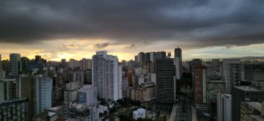Sao Paulo (SP), Brezilya 04 / 19 / 2025 - Sao Paulo gökyüzünde çok sayıda bulut ve bu Cumartesi, 19 Nisan 2025 tarihinde merkez bölgede sağanak yağış bekleniyor. (Leco Viana / Newws2) 
