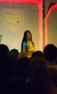 Sao Paulo (SP), 04 / 19 / 2025 - Şarkıcı Kae Guajajara, Sao Paulo, Bela Vista, Sao Paulo 'daki Vila Itororo' da Yerliler Günü sırasında.