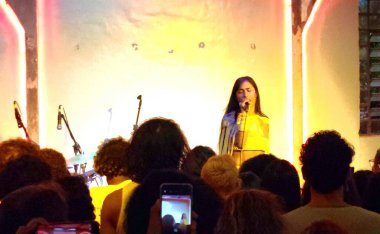 Sao Paulo (SP), 04 / 19 / 2025 - Şarkıcı Kae Guajajara, Sao Paulo, Bela Vista, Sao Paulo 'daki Vila Itororo' da Yerliler Günü sırasında.