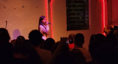 Sao Paulo (SP), 04 / 19 / 2025 - Şarkıcı Kae Guajajara, Sao Paulo, Bela Vista, Sao Paulo 'daki Vila Itororo' da Yerliler Günü sırasında.