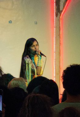 Sao Paulo (SP), 04 / 19 / 2025 - Şarkıcı Kae Guajajara, Sao Paulo, Bela Vista, Sao Paulo 'daki Vila Itororo' da Yerliler Günü sırasında.