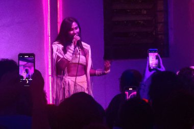 Sao Paulo (SP), 04 / 19 / 2025 - Şarkıcı Kae Guajajara, Sao Paulo, Bela Vista, Sao Paulo 'daki Vila Itororo' da Yerliler Günü sırasında.