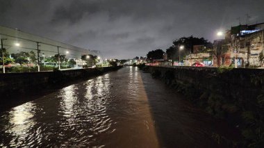 Sao Paulo, Brezilya 04 / 19 / 2025 - yağmurlar nedeniyle, tamanduatei nehrinin seviyesi bu cumartesi gecesi, 19 Nisan 2025 'te, vila prrudente' de önemli bir artış gösterdi. (Milene Cardoso / Newws2)