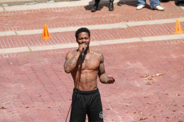 20 Nisan 2025, New York, ABD: Paskalya, Central Park 'ta spor yapan, dans grubunu izleyen, kano süren, piknik yapan ve gezen New York' lular ve turistler tarafından kutlanıyor (niyi fote / thews2)