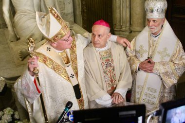 Papa Francis 'in vefatından sonra Aziz Patrick Katedrali' nde ayin. 22 Nisan, New York, ABD: Papa Francis 'in vefatından sonra Aziz Patrick Katedrali' nde bir ayin. (niyi fote / the new ws2)