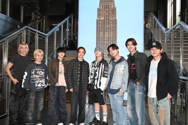 21 Nisan 2025 'te New York City, New York' ta Empire State Binası 'nı ziyaret etti. Ziyaret, şarkıcıların son single 'ı 