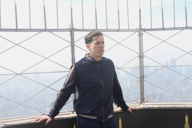 Guaynaa üçüncü solo albümü cumbia y amor 'u kutlamak için Empire State Binası' nı ziyaret ediyor. 22 Nisan, New York, ABD: Porto Rikolu şarkıcı, guaynaa üçüncü solo albümü Cumbia y amor 'u (niyi fote / thews2)