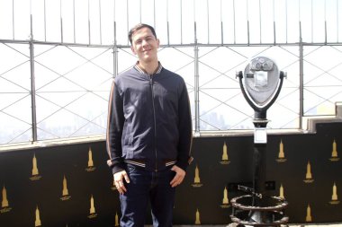 Guaynaa üçüncü solo albümü cumbia y amor 'u kutlamak için Empire State Binası' nı ziyaret ediyor. 22 Nisan, New York, ABD: Porto Rikolu şarkıcı, guaynaa üçüncü solo albümü Cumbia y amor 'u (niyi fote / thews2)