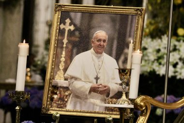 Papa Francis 'in vefatından sonra Aziz Patrick Katedrali' nde ayin. 22 Nisan, New York, ABD: Papa Francis 'in vefatından sonra Aziz Patrick Katedrali' nde bir ayin. (niyi fote / the new ws2)