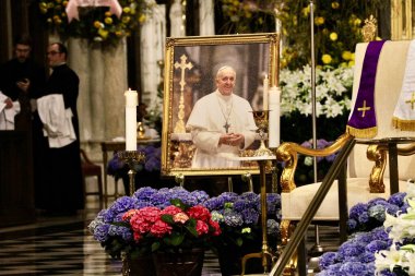 Papa Francis 'in vefatından sonra Aziz Patrick Katedrali' nde ayin. 22 Nisan, New York, ABD: Papa Francis 'in vefatından sonra Aziz Patrick Katedrali' nde bir ayin. (niyi fote / the new ws2)