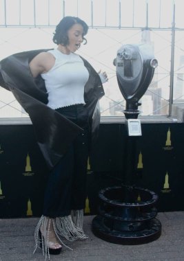 Yürüyen Ölüler 'in yapımcıları ve yapımcıları ikinci sezonun galasından önce Empire State Binası' nı ziyaret ederler. 29 Nisan 2025, New York, ABD (niyi fote / theenews2)